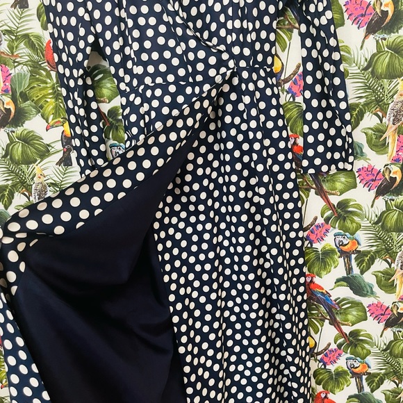 Beautiful Vintage Silk dress by Neiman Marcus. Size M ( vintage size 14) - Picture 11 of 14